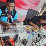 Anak Muda Papua Rakit Laptop dan HP dengan Brand Sendiri