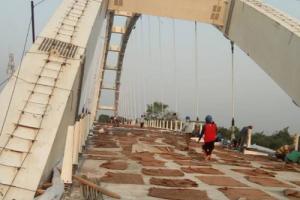 Pengerjaan Jembatan Bengawan Solo Masuk Tahap Finishing