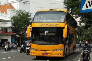 Mau Naik Bus Baru Kebanggaan Surabaya? Bawa Sampah Plastik
