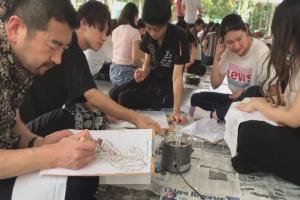 Mahasiswa Tokai Jepang Kesulitan Membatik di Ubaya