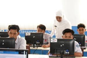 Juli, SMA/SMK di Jawa Timur Gratis