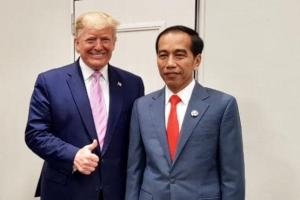Trump Angkat Jempol Saat Foto Bareng Jokowi Usai Putusan MK