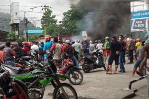 Papua Memanas: Kantor DPRD Dibakar, Lalin Lumpuh