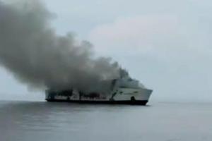 Kapal Berpenumpang Ratusan  Orang Terbakar di Masalembu