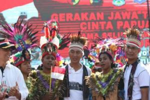 Aksi Warga Jawa Timur Cinta Papua