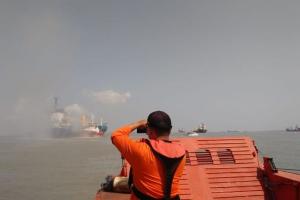 Kapal Kargo Tanto Ceria Terbakar di Tanjung Perak