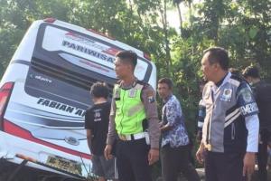 Bus Rombongan Guru TK Terguling,  5 Orang Tewas