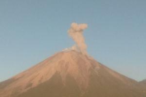 Gunung Semeru Alami Erupsi Semburkan Abu Setinggi 400 Meter