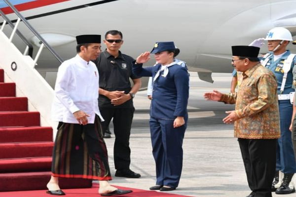 Tiba di Jatim, Presiden Jokowi Berpenampilan Ala Santri