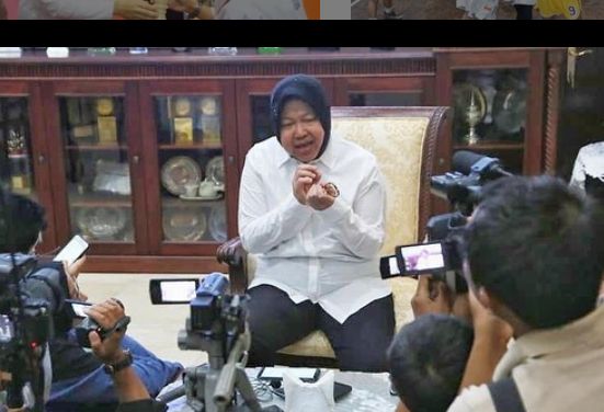 Surabaya Tak Ada Pesta Kembang Api, Risma: Sayang Uangnya!