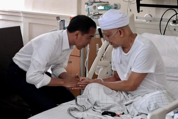 Jokowi Doakan Arifin Ilham Lekas Sembuh