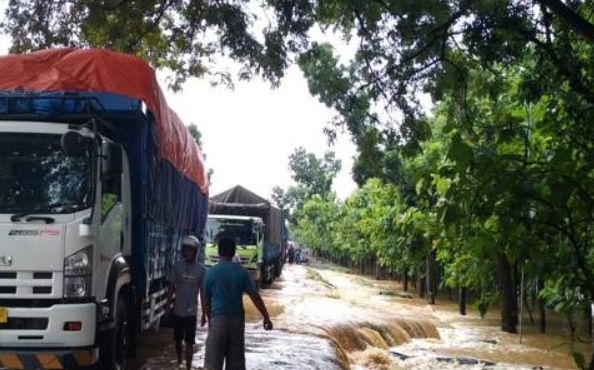 Banjir di Madiun,  Jalur Ngawi-Caruban Ditutup untuk Truk