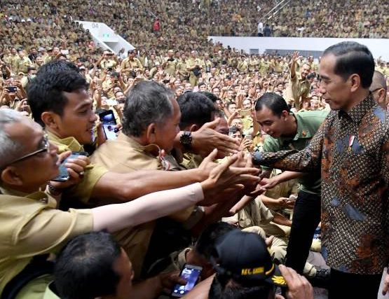 Jokowi Teken PP Gaji,  Kades ini Malah Resah