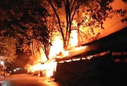 Kebakaran Ludeskan 35 Kios di Pasar Legi