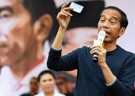 Inkonsistensi Jokowi di Balik 3 Kartu Sakti