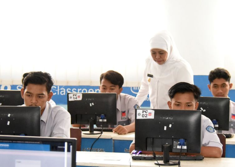 Juli, SMA/SMK di Jawa Timur Gratis
