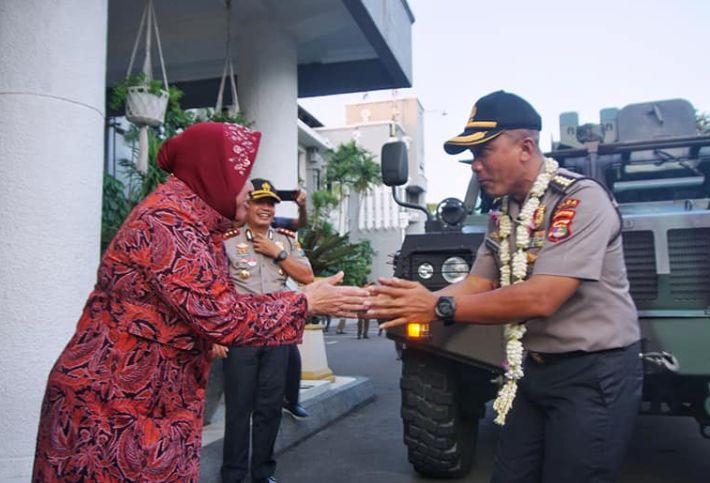 Risma Kenang Bom Surabaya Saat Lepas Kombes Pol Rudi