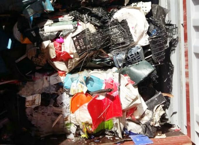 5 Kontainer Sampah AS 'Ditendang' via Tanjung Perak