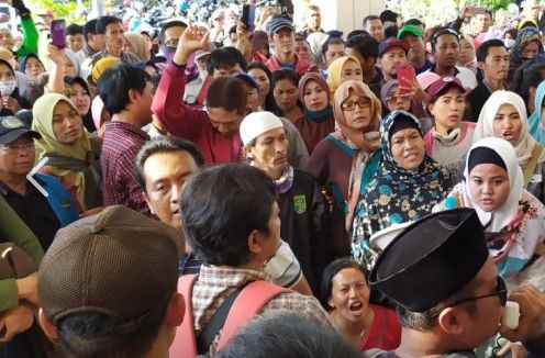 Tolak Sistem Zonasi, Wali Murid Ancam Bertahan di Kantor Dispendik Surabaya