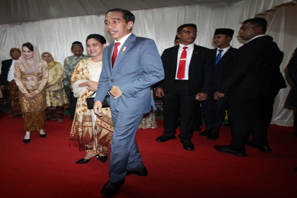 Usai Hadiri Hajatan Khofifah, Jokowi Besuk Risma