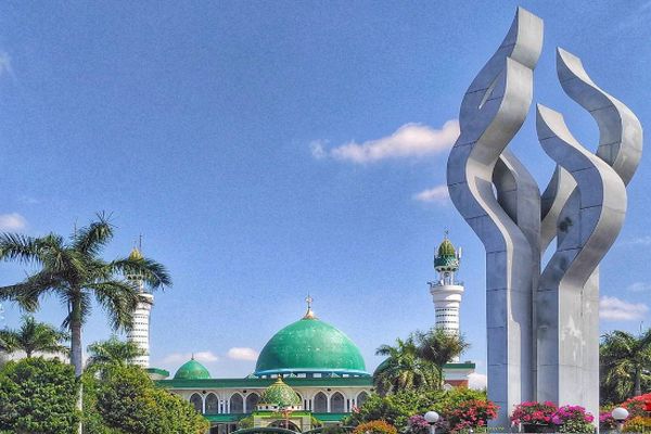 Geliat Syariat Islam di Bumi Gerbang Salam