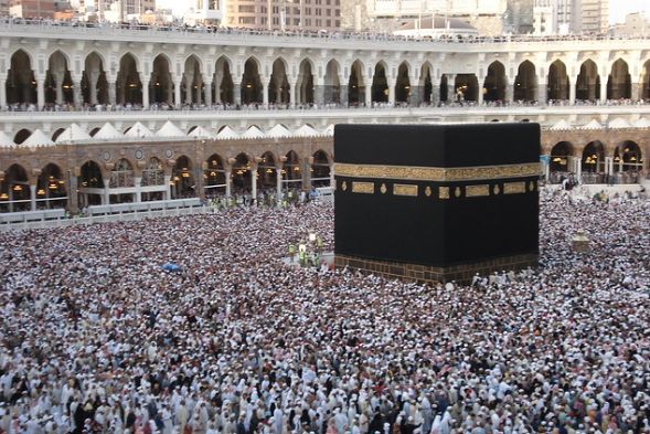 Gerakan Minum Bersama Diterapkan di Makkah