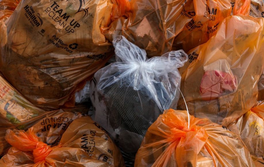 Pemkot Surabaya Larang Penggunaan Kantong Plastik