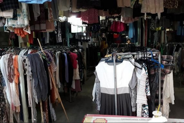 Pemkot Surabaya Larang Impor Pakaian Bekas