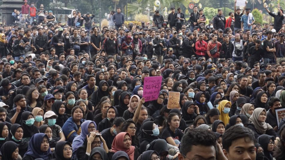 Ribuan Mahasiswa Kepung DPRD Malang