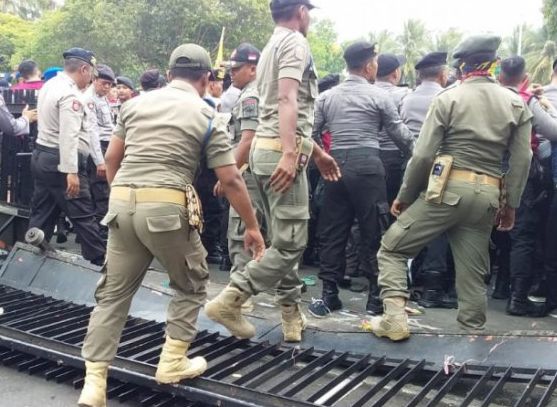 Demo Mahasiswa di Jember Ricuh, Sejumlah Aktivis Terluka