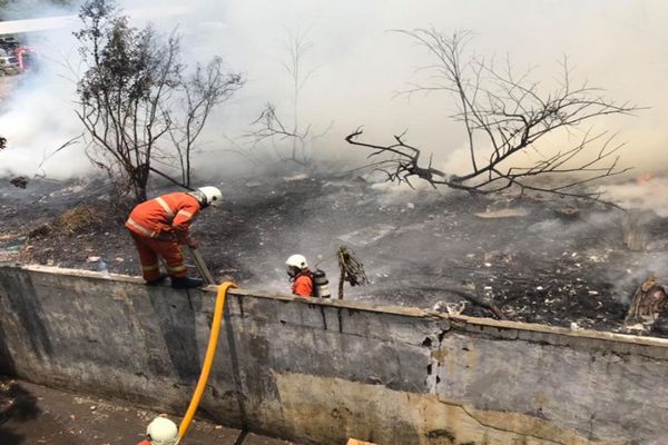 Kebakaran Hanguskan Belasan Rumah di Rungkut