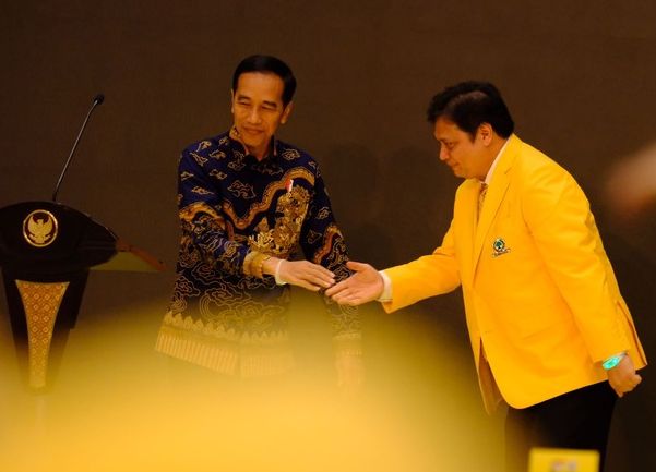 Sinyal Jokowi Tak Restui Airlangga Jadi Ketum Golkar