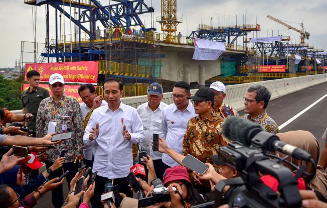 Anak dan Menantu Maju Pilkada, Jokowi: Ini Kompetisi!