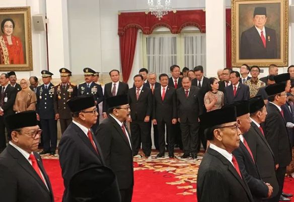 Jokowi Lantik Pakde Karwo Jadi Anggota Wantimpres