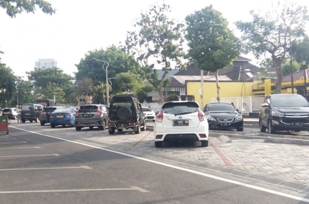 Dikritik Soal Parkiran di Tengah Jalan, Ini Jawaban Dishub Surabaya
