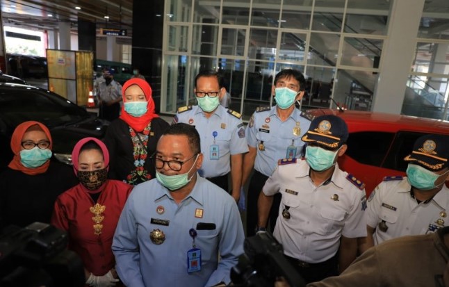 Jelang PSBB, Sopir Angkot di Surabaya Dapat Bantuan Sembako