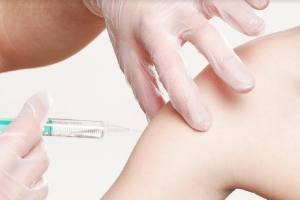 Vaksinasi lansia kurangi risiko Covid-19
