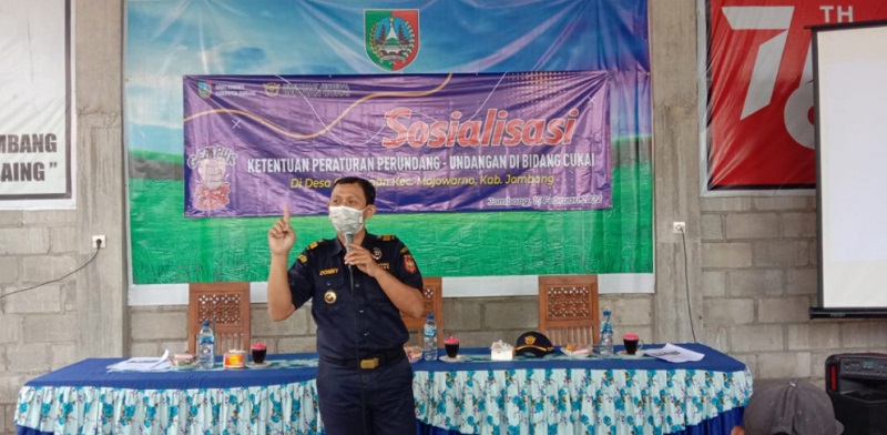 Gandeng Bea Cukai Kediri, Dinas Kominfo Sosialisasi Gempur Rokok Ilegal di Desa Gedangan